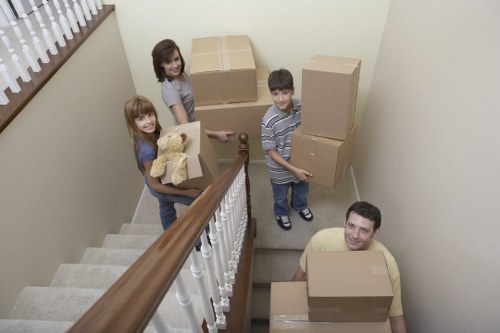 Commercial packing and unpacking service for a local business move